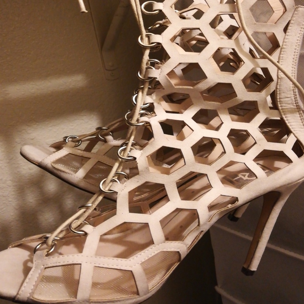 Fry heels - Picture 2 of 2